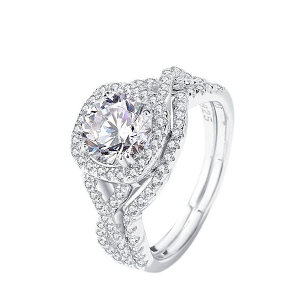 Women's Stylish Round Moissanite Ring