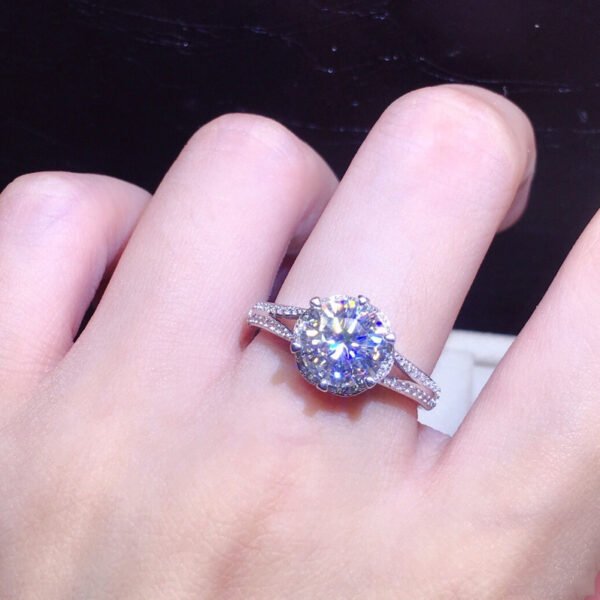 Temperature Simulation Moissanite Ring Female
