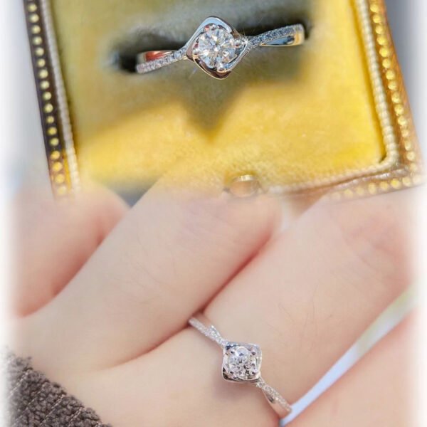 Women's Sterling Silver Moissanite Ring